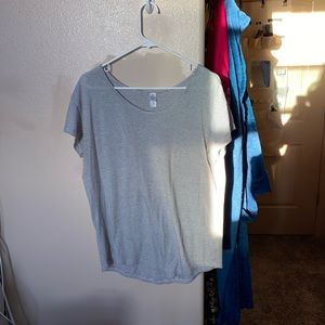 comfortable black and white t